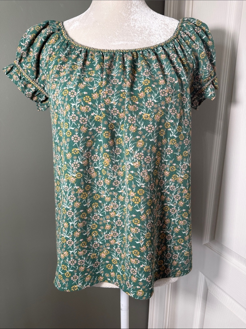 Max Studio Floral Off or On Shoulder Blouse Green Puff Sleeve Top Size S